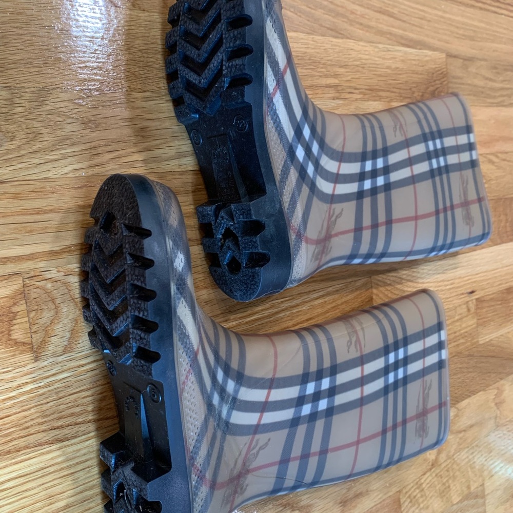 Wore it 2 times, like new Burberry rain / snow boots - Picture 2 of 5